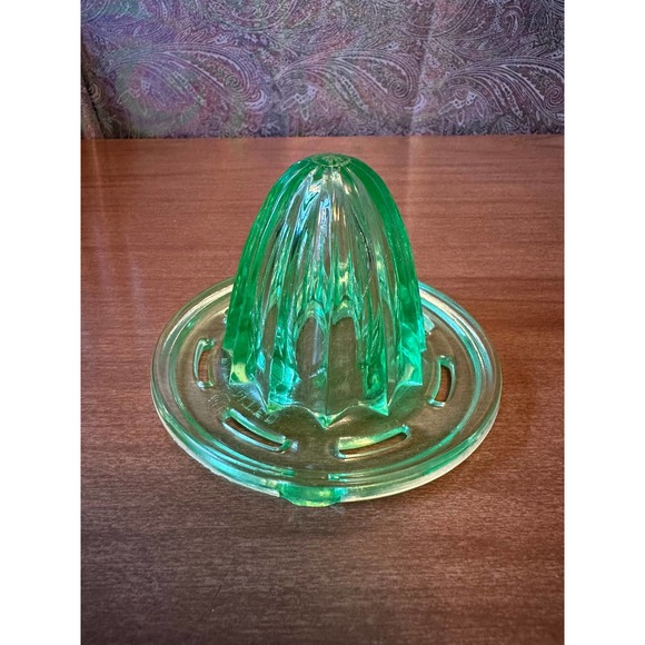 Vintage uranium glass reamer/juicer by u.s. glass co - Picture 8 of 10